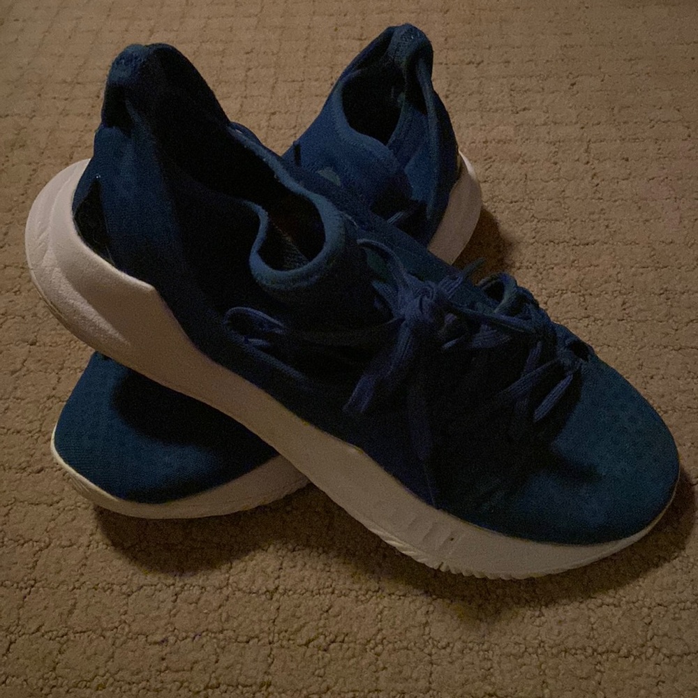 Youth Steph Curry Under Armor basketball shoe, low top